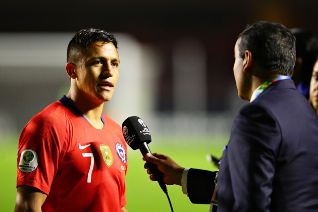 SAO PAULO, BRAZIL - JUNE 17: Alexis Sanchez of Chile talks to the media after the Copa America Brazil 2019 group C match between Japan and Chile at Morumbi Stadium on June 17, 2019 in Sao Paulo, Brazil. (Photo by Chris Brunskill/Fantasista/Getty Images)