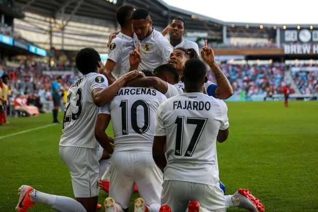 Panama's midfielder Edgar Yoel Barcenas (#10) celebrates his goal with his teammates during the 2019 CONCACAF Gold Cup Group D match between Panama and Trinidad and Tobago on June 18, 2019 at Allianz Field in Saint Paul, Minnesota. (Photo by Kerem Yucel / AFP)        (Photo credit should read KEREM YUCEL/AFP/Getty Images)