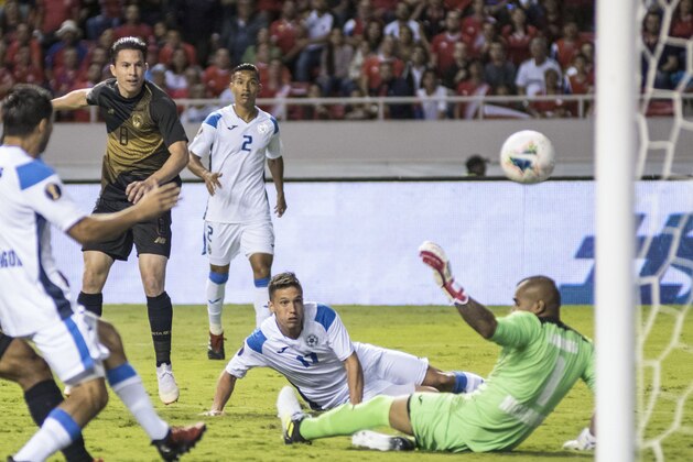 Costa Rica's player Bryan Oviedo (L) scores a goal during the CONCACAF Gold Cup 2019 football match against Nicaragua, at the National Stadium in San Jose, Costa Rica, on June 16, 2019. (Photo by Ezequiel BECERRA / AFP)        (Photo credit should read EZEQUIEL BECERRA/AFP/Getty Images)
