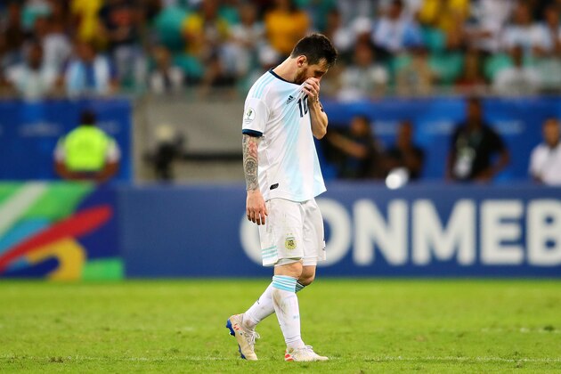 SALVADOR, BRAZIL - JUNE 15: Lionel Messi of Argentina looks dejected after the Copa America Brazil 2019 group B match between Argentina and Colombia at Arena Fonte Nova on June 15, 2019 in Salvador, Brazil. (Photo by Chris Brunskill/Fantasista/Getty Images)