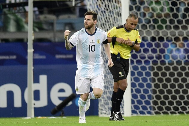 BELO HORIZONTE, BRAZIL - JUNE 19: Lionel Messi of Argentina celebrates after scoring the equalizer via penalty during the Copa America Brazil 2019 group B match between Argentina and Paraguay at Mineirao Stadium on June 19, 2019 in Belo Horizonte, Brazil. (Photo by Juliana Flister/Getty Images)