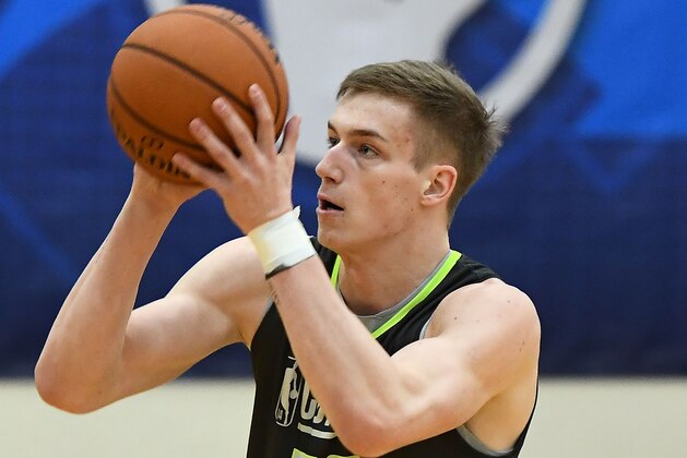 CHICAGO, ILLINOIS - MAY 16: Luka Samanic #72 participates in workouts during Day One of the NBA Draft Combine at Quest MultiSport Complex on May 16, 2019 in Chicago, Illinois.  NOTE TO USER: User expressly acknowledges and agrees that, by downloading and or using this photograph, User is consenting to the terms and conditions of the Getty Images License Agreement. (Photo by Stacy Revere/Getty Images)