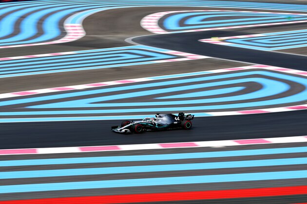 LE CASTELLET, FRANCE - JUNE 21: Lewis Hamilton of Great Britain driving the (44) Mercedes AMG Petronas F1 Team Mercedes W10 on track during practice for the F1 Grand Prix of France at Circuit Paul Ricard on June 21, 2019 in Le Castellet, France. (Photo by Mark Thompson/Getty Images)