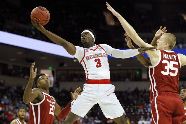 COLUMBIA, SOUTH CAROLINA - MARCH 22: Terence Davis #3 of the Mississippi Rebels drives to the basket against Brady Manek #35 of the Oklahoma Sooners in the first half during the first round of the 2019 NCAA Men's Basketball Tournament at Colonial Life Arena on March 22, 2019 in Columbia, South Carolina. (Photo by Kevin C.  Cox/Getty Images)