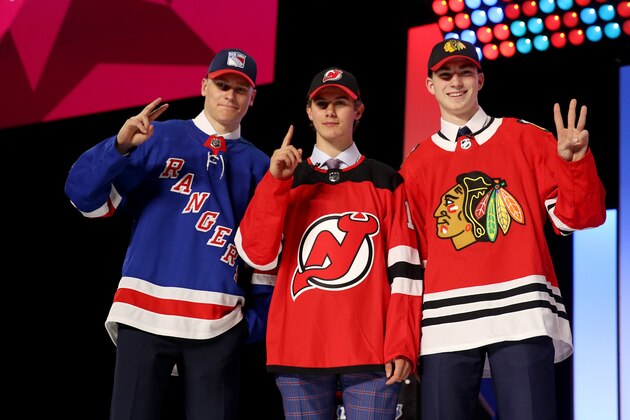 VANCOUVER, BRITISH COLUMBIA - JUNE 21:  (L-R) Kaapo Kakko, second overall pick by the New York Rangers, Jack Hughes, first overall pick by the New Jersey Devils, and Kirby Dach, third overall pick by the Chicago Blackhawks hold up their fingers of their pick order in front of the stage during the first round of the 2019 NHL Draft at Rogers Arena on June 21, 2019 in Vancouver, Canada. (Photo by Bruce Bennett/Getty Images)