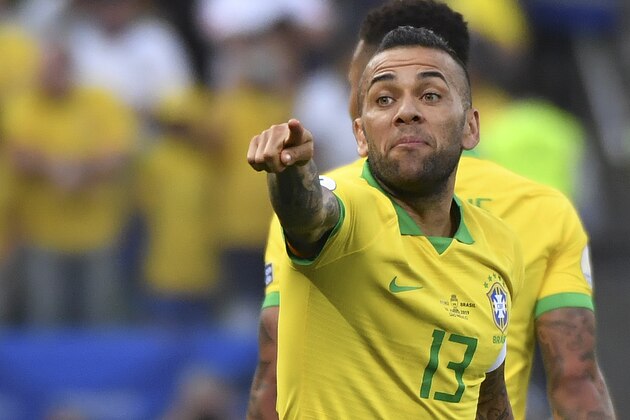 Brazil's Dani Alves celebrates after scoring against Peru during their Copa America football tournament group match at the Corinthians Arena in Sao Paulo, Brazil, on June 22, 2019. (Photo by Nelson ALMEIDA / AFP)        (Photo credit should read NELSON ALMEIDA/AFP/Getty Images)
