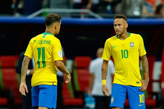 KAZAN, RUSSIA - JULY 06: Phlippe Coutinho of Brazil speaks with Neymar of Brazil during the 2018 FIFA World Cup Russia Quarter Final match between Brazil and Belgium at Kazan Arena on July 6, 2018 in Kazan, Russia. (Photo by TF-Images/Getty Images)