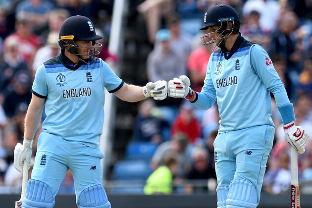 England's captain Eoin Morgan (L) and root touch gloves during the 2019 Cricket World Cup group stage match between England and Sri Lanka at Headingley in Leeds, northern England, on June 21, 2019. (Photo by Oli SCARFF / AFP) / RESTRICTED TO EDITORIAL USE        (Photo credit should read OLI SCARFF/AFP/Getty Images)