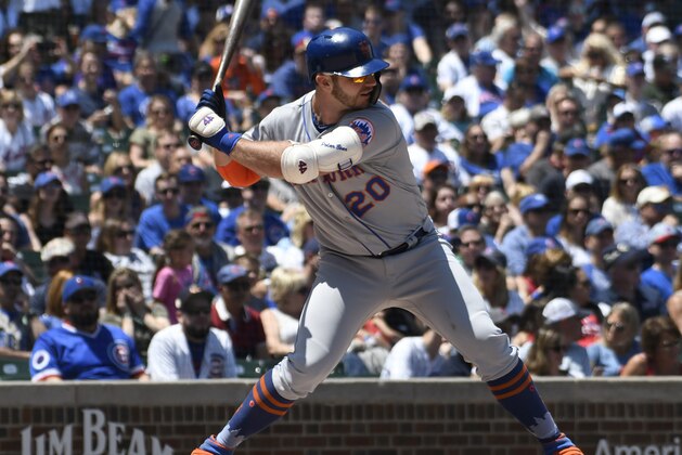 CHICAGO, ILLINOIS - JUNE 22: Pete Alonso #20 of the New York Mets bats against the Chicago Cubs during the first inning at Wrigley Field on June 22, 2019 in Chicago, Illinois. (Photo by David Banks/Getty Images)