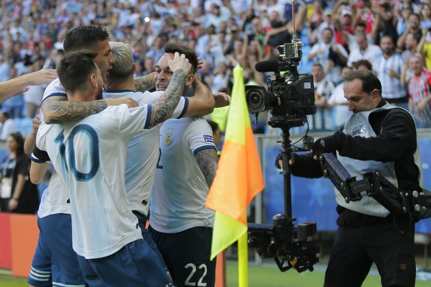 PORTO ALEGRE, BRAZIL - JUNE 23: Lautaro Martinez (C) celebrates after scoring his side's first goal during the Copa America Brazil 2019 group B match between Qatar and Argentina at Arena do Gremio on June 23, 2019 in Porto Alegre, Brazil. (Photo by Gustavo Ortiz/Jam Media/Getty Images)