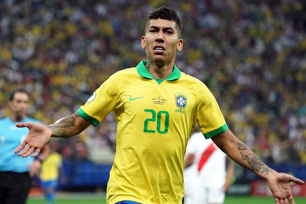 SAO PAULO, BRAZIL - JUNE 22: Roberto Firmino of Brazil looks on during the Copa America Brazil 2019 group A match between Peru and Brazil at Arena Corinthians on June 22, 2019 in Sao Paulo, Brazil. (Photo by Koji Watanabe/Getty Images)