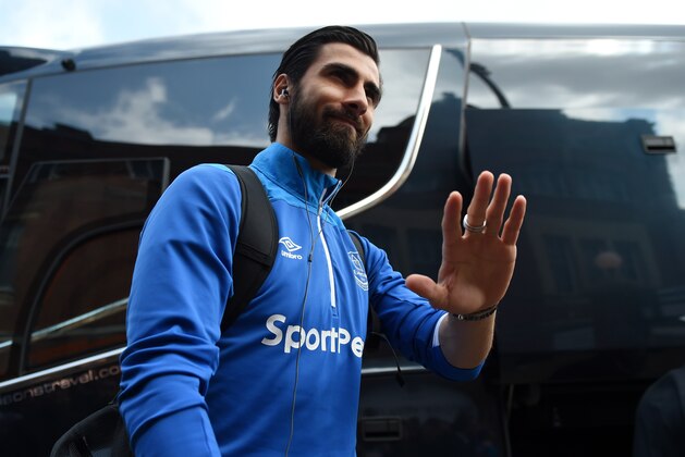 LONDON, ENGLAND - APRIL 13: Andre Gomes of Everton arrives at the stadium prior to the Premier League match between Fulham FC and Everton FC at Craven Cottage on April 13, 2019 in London, United Kingdom. (Photo by Harriet Lander/Copa/Getty Images)