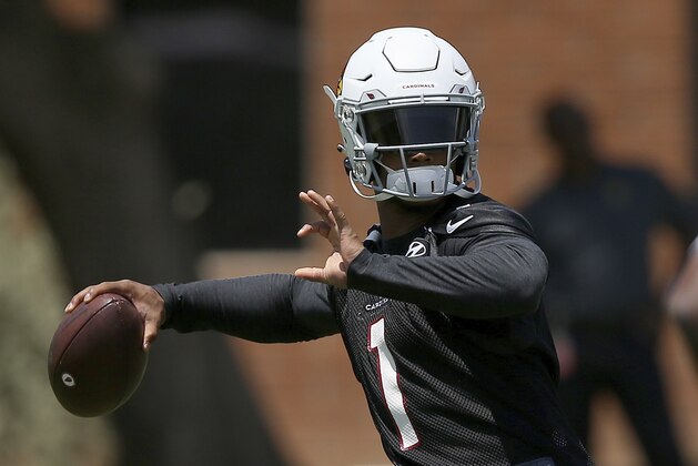 Arizona Cardinals rookie quarterback Kyler Murray gets set to throw a pass during drills at the team's NFL football training facility, Wednesday, June 12, 2019, in Tempe, Ariz. (AP Photo/Ross D. Franklin)