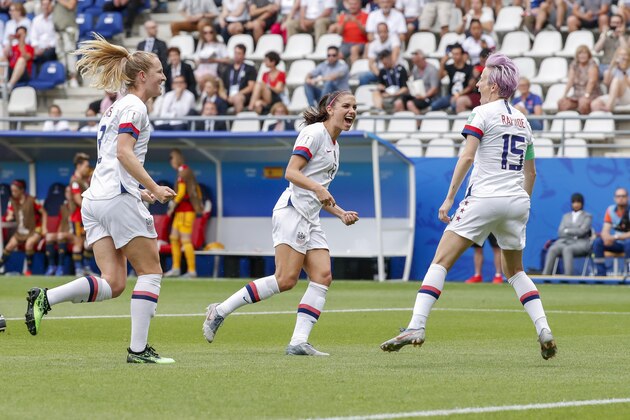 REIMS, FRANCE - JUNE 24: Megan Rapinoe #15 of USA celebrates her goal following her penalty shot with Alex Morgan #13 and Samantha Mewis #3 of USA during the 2019 FIFA Women's World Cup France Round Of 16 match between Spain and USA at Stade Auguste Delaune on June 24, 2019 in Reims, France. (Photo by Catherine Steenkeste/Getty Images)