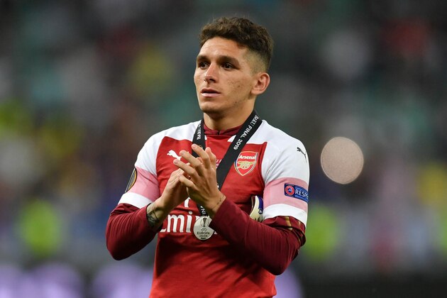 BAKU, AZERBAIJAN - MAY 29:  Lucas Torreira of Arsenal acknowledges the fans after the UEFA Europa League Final between Chelsea and Arsenal at Baku Olimpiya Stadionu on May 29, 2019 in Baku, Azerbaijan. (Photo by Dan Mullan/Getty Images)