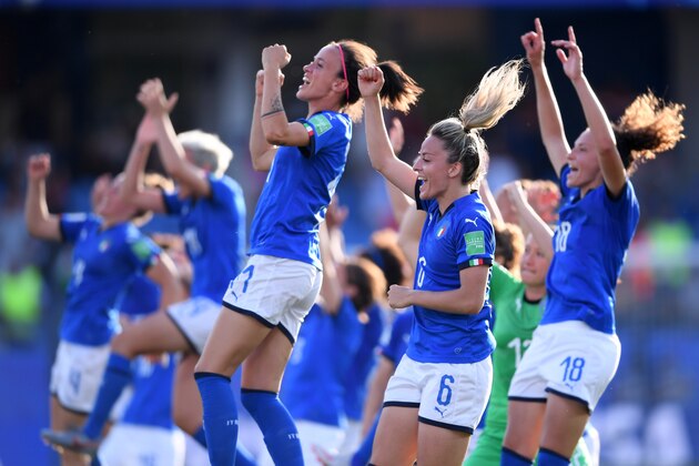 MONTPELLIER, FRANCE - JUNE 25: Italy players celebrate after victory in the 2019 FIFA Women's World Cup France Round Of 16 match between Italy and China at Stade de la Mosson on June 25, 2019 in Montpellier, France. (Photo by Laurence Griffiths/Getty Images)