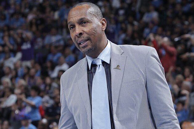 SACRAMENTO, CA - APRIL 7: Assistant Coach Elston Turner of the Sacramento Kings coaches against the New Orleans Pelicans on April 7, 2019 at Golden 1 Center in Sacramento, California. NOTE TO USER: User expressly acknowledges and agrees that, by downloading and or using this photograph, User is consenting to the terms and conditions of the Getty Images Agreement. Mandatory Copyright Notice: Copyright 2019 NBAE (Photo by Rocky Widner/NBAE via Getty Images)