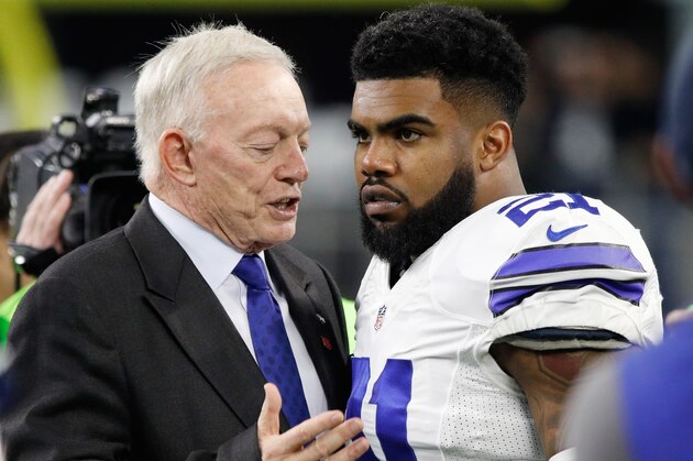 ARLINGTON, TX - JANUARY 15:  Dallas Cowboys owner Jerry Jones talks with Ezekiel Elliott #21 of the Dallas Cowboys before the NFC Divisional Playoff Game against the Green Bay Packers at AT&T Stadium on January 15, 2017 in Arlington, Texas. (Photo by Joe Robbins/Getty Images)