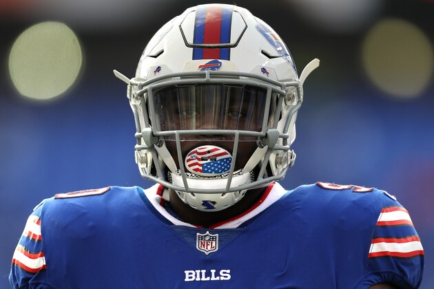 BALTIMORE, MD - AUGUST 26: Defensive end Shaq Lawson #90 of the Buffalo Bills wears a U.S. Flag mouthpiece in warmups before playing against the Baltimore Ravens during a preseason game at M&T Bank Stadium on August 26, 2017 in Baltimore, Maryland. (Photo by Patrick Smith/Getty Images)