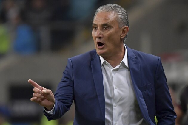 Brazil's coach Tite gives instructions during the Copa America football tournament quarter-final match against Paraguay at the Gremio Arena in Porto Alegre, Brazil, on June 27, 2019. (Photo by Luis ACOSTA / AFP)        (Photo credit should read LUIS ACOSTA/AFP/Getty Images)