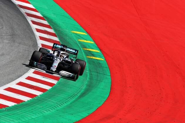 SPIELBERG, AUSTRIA - JUNE 28: Lewis Hamilton of Great Britain driving the (44) Mercedes AMG Petronas F1 Team Mercedes W10 on track during practice for the F1 Grand Prix of Austria at Red Bull Ring on June 28, 2019 in Spielberg, Austria. (Photo by Mark Thompson/Getty Images)