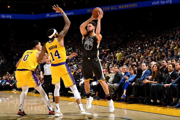 OAKLAND, CA - FEBRUARY 2: Klay Thompson #11 of the Golden State Warriors handles the ball against the Los Angeles Lakers on February 2, 2019 at ORACLE Arena in Oakland, California. NOTE TO USER: User expressly acknowledges and agrees that, by downloading and or using this photograph, User is consenting to the terms and conditions of the Getty Images License Agreement. Mandatory Copyright Notice: Copyright 2019 NBAE (Photo by Noah Graham/NBAE via Getty Images)