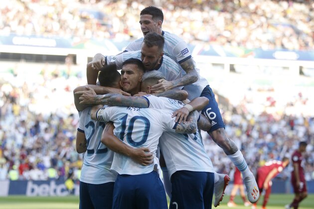 RIO DE JANEIRO, BRAZIL - JUNE 28: Lautaro Martinez of Argentina celebrates with teammates after scoring the opening goal during the Copa America Brazil 2019 quarterfinal match between Argentina and Venezuela at Maracana Stadium on June 28, 2019 in Rio de Janeiro, Brazil. (Photo by Bruna Prado/Getty Images)