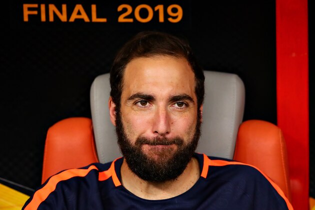 BAKU, AZERBAIJAN - MAY 29: Gonzalo Higuain of Chelsea looks on from the substitutes bench during the UEFA Europa League Final between Chelsea and Arsenal at Baku Olimpiya Stadionu on May 29, 2019 in Baku, Azerbaijan. (Photo by Chris Brunskill/Fantasista/Getty Images)