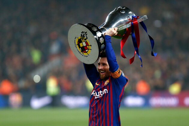 Barcelona's Argentinian forward Lionel Messi celebrates with the Liga trophy as Barcelona won their 26th league title after the Spanish League football match between Barcelona and Levante at the Camp Nou stadium in Barcelona on April 27, 2019. (Photo by PAU BARRENA / AFP)        (Photo credit should read PAU BARRENA/AFP/Getty Images)