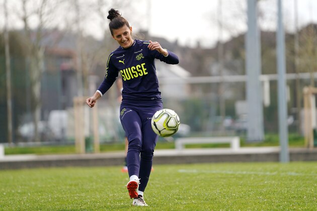 WINTERTHUR, SWITZERLAND - APRIL 07: Florijana Ismaili of Switzerland passes the ball during the training session of Switzerland Women at Sportplatz Flüeli on on April 7, 2019 in Winterthur, Switzerland. (Photo by Daniela Porcelli/Getty Images)
