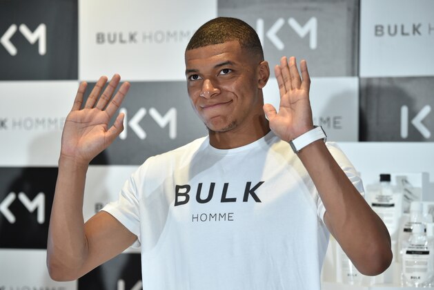 France's football player Kylian Mbappe waves to fans at a promotional event with a men's skin care brand during his visit to Tokyo on June 20, 2019. (Photo by Kazuhiro NOGI / AFP)        (Photo credit should read KAZUHIRO NOGI/AFP/Getty Images)