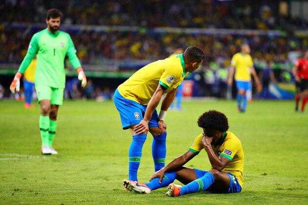 BELO HORIZONTE, BRAZIL - JULY 02: Willian of Brazil reacts to a challenge during the Copa America Brazil 2019 Semi Final match between Brazil and Argentina at Mineirao Stadium on July 02, 2019 in Belo Horizonte, Brazil. (Photo by Chris Brunskill/Fantasista/Getty Images)