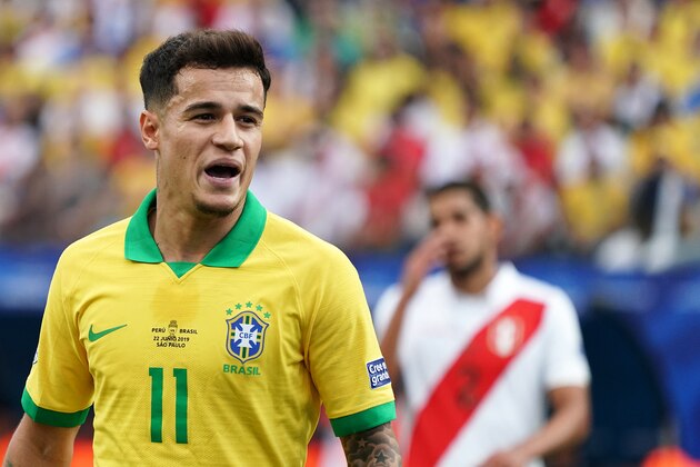 SAO PAULO, BRAZIL - JUNE 22: Philipp Coutinho of Brazil looks on during the Copa America Brazil 2019 group A match between Peru and Brazil at Arena Corinthians on June 22, 2019 in Sao Paulo, Brazil. (Photo by Koji Watanabe/Getty Images)