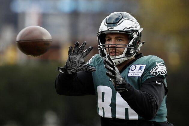 Philadelphia Eagles' Zach Ertz catches a pass during practice at the team's NFL football training facility in Philadelphia, Thursday, Dec. 6, 2018. (AP Photo/Matt Rourke)
