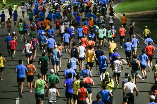 RIO DE JANEIRO, BRAZIL - JUNE 23: Athletes compete during the Rio de Janeiro Marathon 2019 on June 23, 2019 in Rio de Janeiro, Brazil. (Photo by Alexandre Schneider/Getty Images)