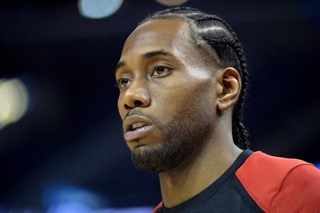 Toronto Raptors forward Kawhi Leonard warms up before an NBA basketball game against the Memphis Grizzlies Tuesday, Nov. 27, 2018, in Memphis, Tenn. (AP Photo/Brandon Dill)