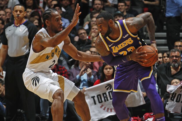 TORONTO, CANADA - MARCH 14: LeBron James #23 of the Los Angeles Lakers handles the ball against Kawhi Leonard #2 of the Toronto Raptors on March 14, 2019 at the Scotiabank Arena in Toronto, Ontario, Canada.  NOTE TO USER: User expressly acknowledges and agrees that, by downloading and or using this Photograph, user is consenting to the terms and conditions of the Getty Images License Agreement.  Mandatory Copyright Notice: Copyright 2019 NBAE (Photo by Mark Blinch/NBAE via Getty Images)