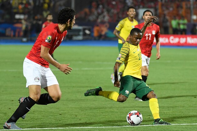 South Africa's midfielder Thembinkosi Lorch (R) tries a shot as he is marked by Egypt's defender Ahmed Hegazi (L) during the 2019 Africa Cup of Nations (CAN) Round of 16 football match between Egypt and South Africa at the Cairo International Stadium in the Egyptian Capital on July 6, 2019. (Photo by Khaled DESOUKI / AFP)        (Photo credit should read KHALED DESOUKI/AFP/Getty Images)