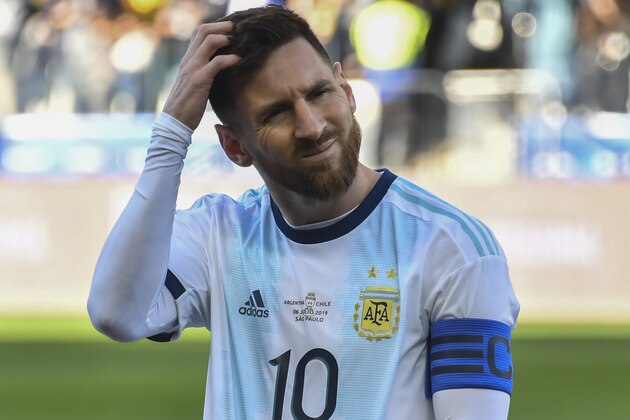 Argentina's Lionel Messi gestures during the Copa America football tournament third-place match against Chile at the Corinthians Arena in Sao Paulo, Brazil, on July 6, 2019. (Photo by Nelson ALMEIDA / AFP)        (Photo credit should read NELSON ALMEIDA/AFP/Getty Images)