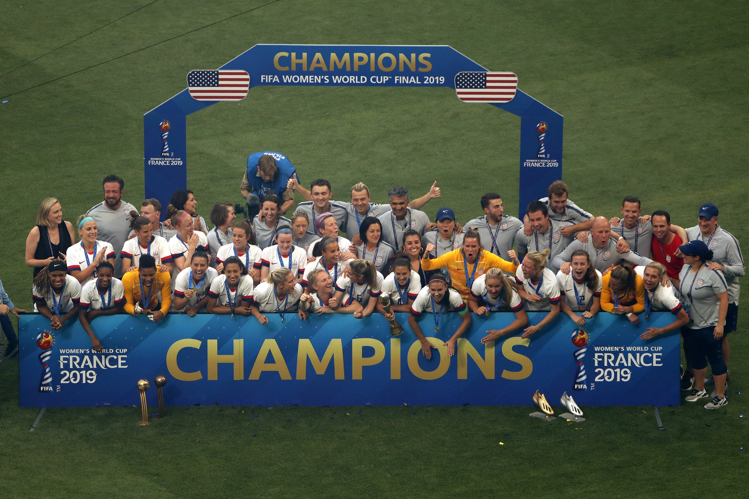 LYON, FRANCE - JULY 07:  Carli Lloyd of the USA and teammates pose with the FIFA Women's World Cup Trophy following their team's victory in the 2019 FIFA Women's World Cup France Final match between The United States of America and The Netherlands at Stade de Lyon on July 07, 2019 in Lyon, France. (Photo by Robert Cianflone/Getty Images)