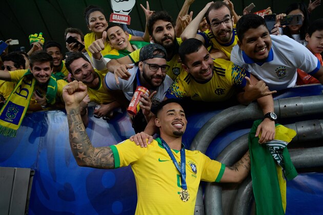 TOPSHOT - Brazil's Gabriel Jesus poses with fans after winning the Copa America after defeating Peru in the final match of the football tournament at Maracana Stadium in Rio de Janeiro, Brazil, on July 7, 2019. (Photo by Juan MABROMATA / AFP) (Photo credit should read JUAN MABROMATA/AFP/Getty Images) TOPSHOT - Brazil's Gabriel Jesus poses with fans after winning the Copa America after defeating Peru in the final match of the football tournament at Maracana Stadium in Rio de Janeiro, Brazil, on July 7, 2019. (Photo by Juan MABROMATA / AFP) (Photo credit should read JUAN MABROMATA/AFP/Getty Images)
