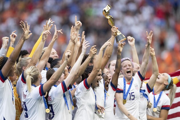 LYON, FRANCE - JULY 07: Players of the USA celebrate with the FIFA Women's World Cup Trophy following team's victory in the 2019 FIFA Women's World Cup France Final match between The United States of America and The Netherlands at Stade de Lyon on July 07, 2019 in Lyon, France. (Photo by Maja Hitij/Getty Images)