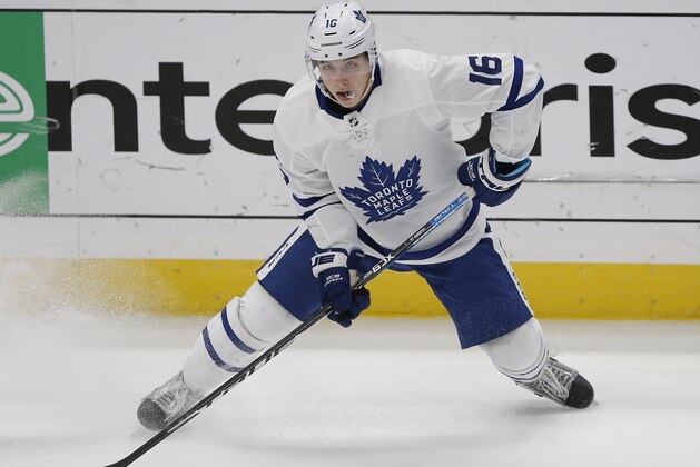 Toronto Maple Leafs right wing Mitchell Marner (16) controls the puck during the third period of an NHL hockey game against the Anaheim Ducks in Anaheim, Calif., Friday, Nov. 16, 2018. (AP Photo/Alex Gallardo)