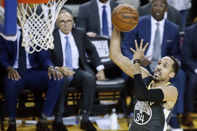 OAKLAND, CA - JUNE 13: Shaun Livingston #34 of the Golden State Warriors goes to the basket against the Toronto Raptors during Game Six of the NBA Finals on June 13, 2019 at ORACLE Arena in Oakland, California. NOTE TO USER: User expressly acknowledges and agrees that, by downloading and/or using this photograph, user is consenting to the terms and conditions of Getty Images License Agreement. Mandatory Copyright Notice: Copyright 2019 NBAE (Photo by Chris Elise/NBAE via Getty Images)