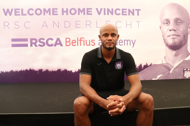 Anderlecht's new player/ manager Vincent Kompany poses for the photographer after a press conference of Jupiler Pro League team RSC Anderlecht to present it's new player/ manager, Tuesday 25 June 2019 in Brussels.
BELGA PHOTO VIRGINIE LEFOUR        (Photo credit should read VIRGINIE LEFOUR/AFP/Getty Images)
