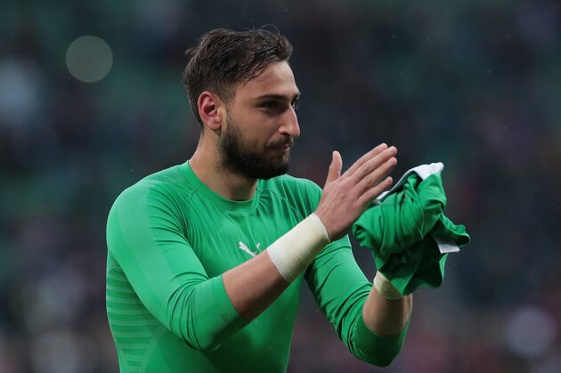 MILAN, ITALY - MAY 19:  Gianluigi Donnarumma of AC Milan greets the fans at the end of the Serie A match between AC Milan and Frosinone Calcio at Stadio Giuseppe Meazza on May 19, 2019 in Milan, Italy.  (Photo by Emilio Andreoli/Getty Images)