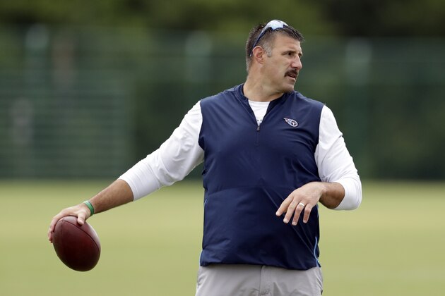 Tennessee Titans head coach Mike Vrabel watches players during an organized team activity at the Titans' NFL football training facility Thursday, May 30, 2019, in Nashville, Tenn. (AP Photo/Mark Humphrey)