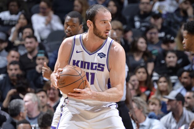 SAN ANTONIO, TX - MARCH 31: Kosta Koufos #41 of the Sacramento Kings handles the ball against the San Antonio Spurs on March 31, 2019 at the AT&T Center in San Antonio, Texas. NOTE TO USER: User expressly acknowledges and agrees that, by downloading and or using this photograph, user is consenting to the terms and conditions of the Getty Images License Agreement. Mandatory Copyright Notice: Copyright 2019 NBAE (Photos by Mark Sobhani/NBAE via Getty Images)