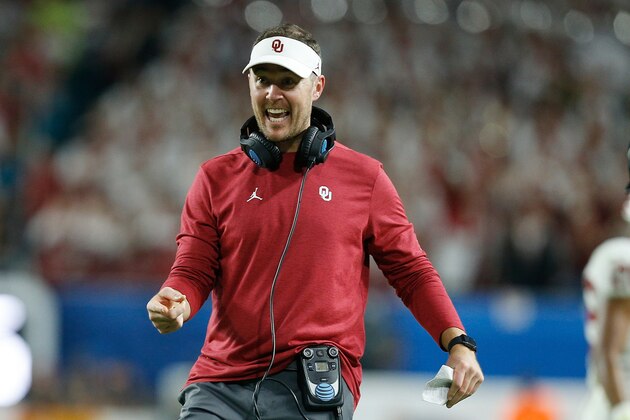 MIAMI, FL - DECEMBER 29:  Head coach Lincoln Riley of the Oklahoma Sooners reacts against the Alabama Crimson Tide during the College Football Playoff Semifinal at the Capital One Orange Bowl at Hard Rock Stadium on December 29, 2018 in Miami, Florida.  (Photo by Michael Reaves/Getty Images)