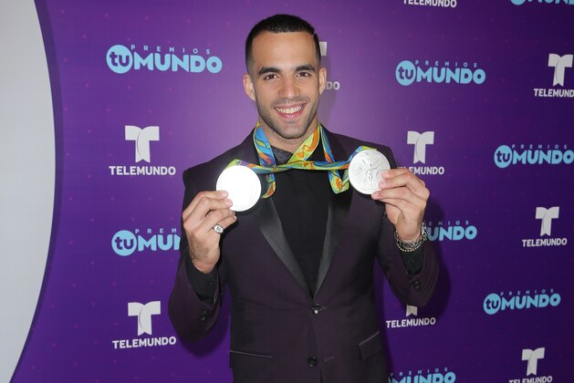 MIAMI, FL - AUGUST 25:  Danell Leyva arrives at Telemundo's Premios Tu Mundo